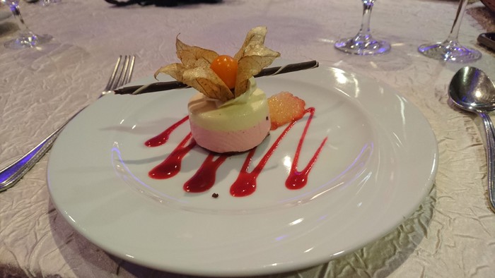 Merasakan Gala Dinner di Kapal Pesiar