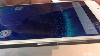 Untuk menunjang kebutuhan game dan aktivitas sehari-hari, Luna G telah dibekali kapasitas baterai sebesar 4000 mAh. (Foto: detikINET/Agus Tri Haryanto)