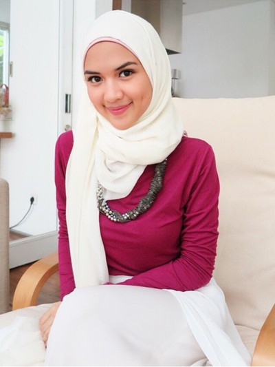 Foto Gaya Hijab Ala Ina Dokter Cantik Lulusan Ui Populer Di Instagram