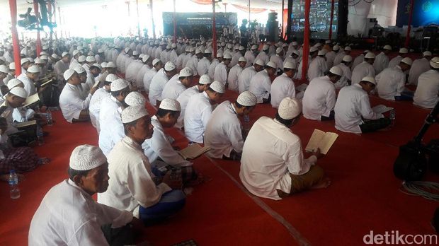 Napi Rutan Cipinang tampak Khusyuk Mengaji.