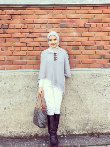 Foto: Gaya Hijab Ala Ina, Dokter Cantik Lulusan UI Populer di Instagram