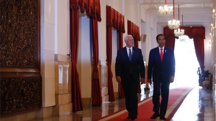 Wapres AS Mike Pence Pukul Beduk di Istiqlal