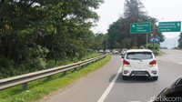 Selama menempuh perjalanan, jurnalis diajak Daihatsu untuk merasakan kenyamanan dan ketangguhan dalam berkendara dengan menggunakan New Astra Daihatsu Ayla. Foto: PT Astra Daihatsu Motor