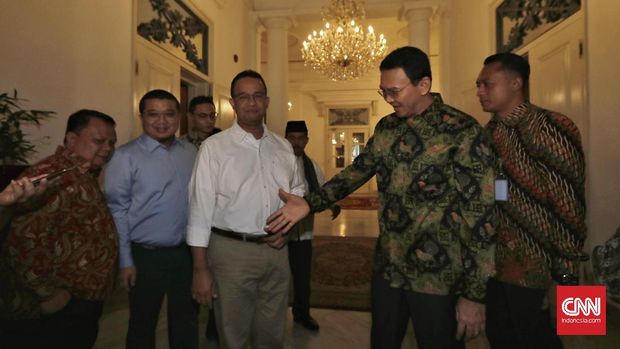 Anies Baswedan saat menemui Gubernur DKI Jakarta Basuki Tjahja Purnama di Balai Kota, Jakarta, Kamis, 20 April 2017.