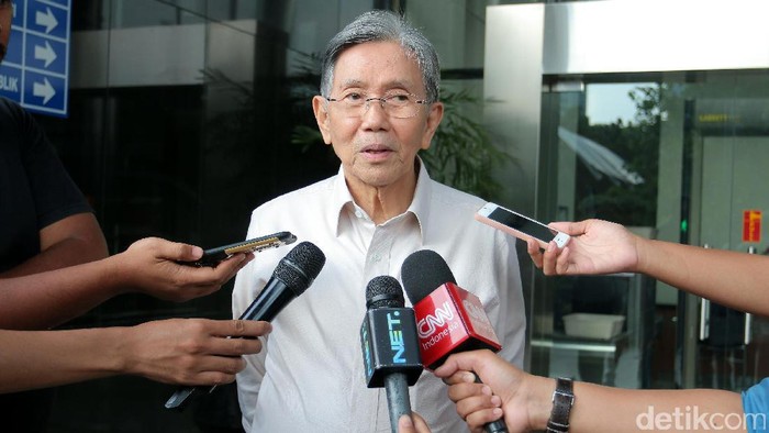 Kwin Kian Gie Dimintai Keterangan Terkait Kasus BLBI Mantan Menteri Koordinator Ekonomi Kwik Kian Gie menyambangi KPK, Kamis (20/4/2017). Dia mengaku memenuhi panggilan KPK berkaitan dengan kasus Bantuan Likuiditas Bank Indonesia (BLBI).