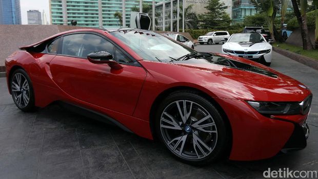 BMW i8