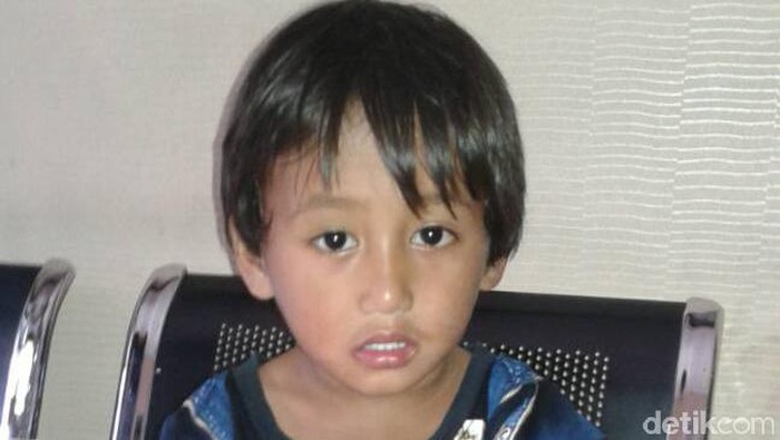 Sempat Hilang, Bocah Ini Diantar Driver Uber ke Kantor Polisi