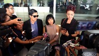 Seperti para sahabat lainnya mereka hanya mengatakan bahwa Jupe baik-baik saja seperti sebelum-sebelumnya. Hanif Hawari/detikHOT