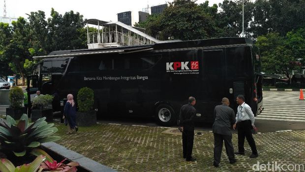 Pimpinan KPK Cek Bus Sosialisasi Antikorupsi