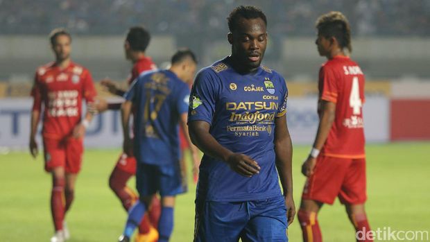 Michael Essien, Arema