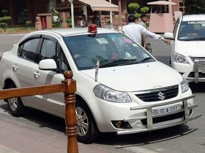 Mulai Mei, Mobil Pejabat India Dilarang Pakai Lampu Sirine