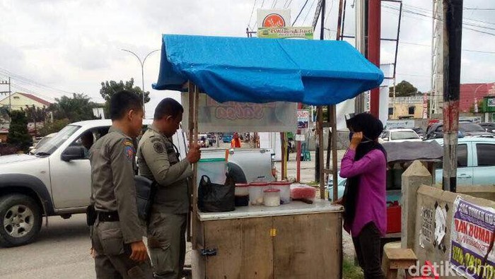 Satpol PP Tertibkan PKL di Pekanbaru