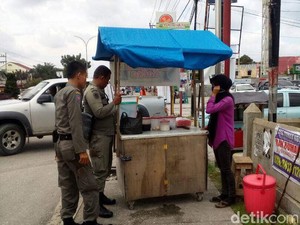 Satpol PP Tertibkan PKL di Pekanbaru