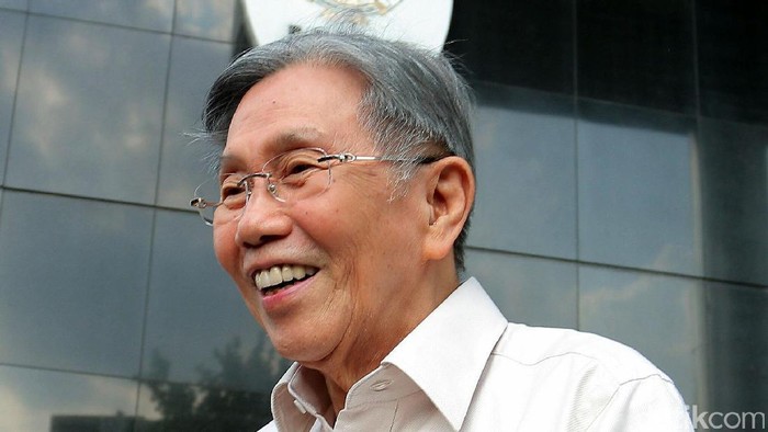 Mantan Menteri Koordinator Ekonomi Kwik Kian Gie menyambangi KPK, Kamis (20/4/2017). Dia mengaku memenuhi panggilan KPK berkaitan dengan kasus Bantuan Likuiditas Bank Indonesia (BLBI).