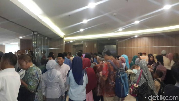 Tidak dapat Kejelasan Berangkat, Calon Jemaah Umrah Ini Protes