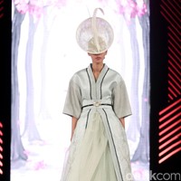 Denny Wirawan mengangkat tema Divine di Fashion Nation 2017. Atrium Senayan City. Jakarta. [Foto: Mohammad Abduh/Wolipop]