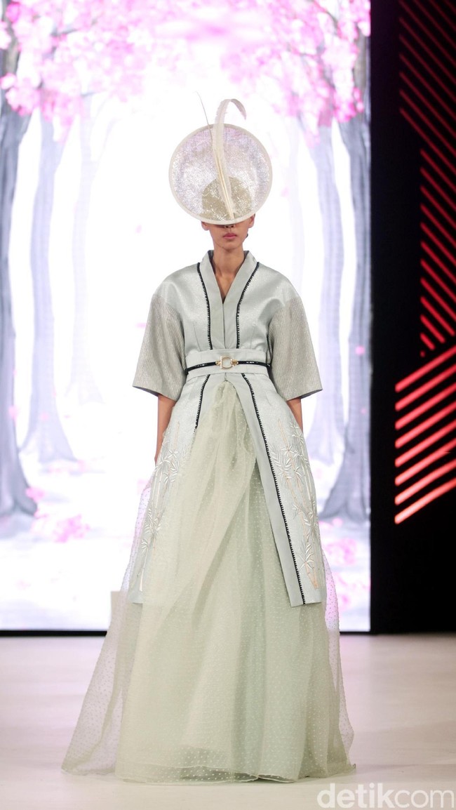 Denny Wirawan mengangkat tema Divine di Fashion Nation 2017. Atrium Senayan City. Jakarta. [Foto: Mohammad Abduh/Wolipop]