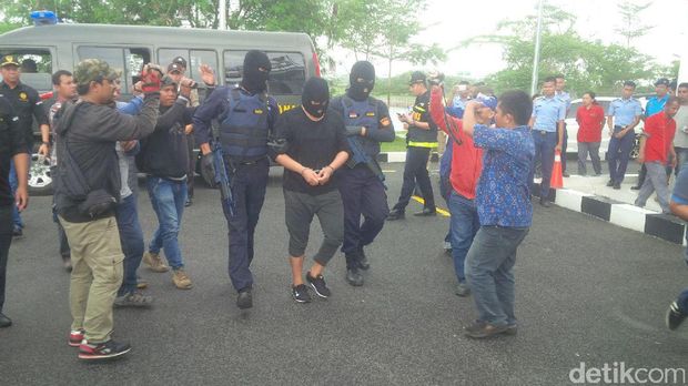 Simpan Sabu di Anus, Aktor Malaysia Ditangkap di Bandara Kualanamu
