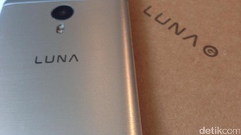 Ponsel yang dibanderol Rp 2,7 juta ini juga tak lupa untuk dipasarkan secara tradisional. (Foto: detikINET/Agus Tri Haryanto)