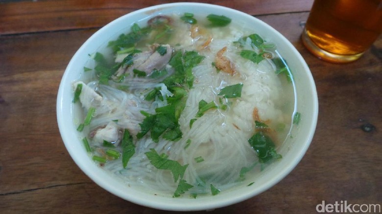 Foto: Seporsi Soto Segeer Hj Fatimah untuk sarapan di Solo (Wahyu/detikTravel) Foto: Seporsi Soto Segeer Hj Fatimah untuk sarapan di Solo (Wahyu/detikTravel)