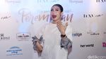 Hamil Tua, Ayu Dewi Tetap Lincah