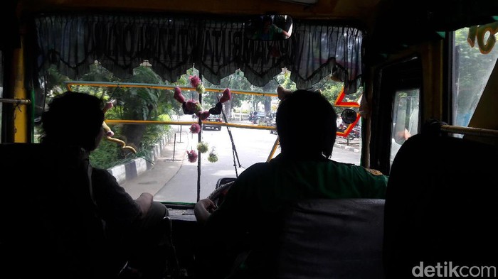 Kisah dua Kartini Kernet dan Pemulung berjuang demi keluarga