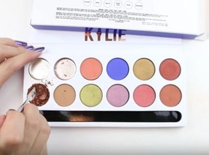 Merusak Makeup dan Di-posting di YouTube Jadi Tren Ngevlog Baru?