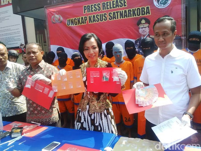 17 Pengedar Sabu dan Obat Keras Sasar Anak Sekolah Diamankan 17 Pengedar Sabu dan Obat Keras Sasar Anak Sekolah Diamankan