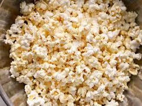 Popcorn murni tanpa tambahan dapat menjadi sumber serat yang baik.
