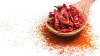 Walau makanan pedas bukan menjadi faktor penyebab sakit mag, tapi dapat memperburuk kondisi lambung jika dikonsumsi secara berlebihan dan setiap hari. Ketika makanan pedas masuk ke lambung ia dapat memperparah luka yang ada. (Foto: istock)