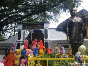 Mari Berziarah ke Makam Pejuang Emansipasi Wanita, RA Kartini