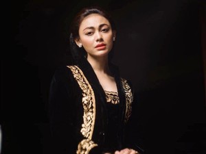 Whulandary Herman Tunangan dengan Mantan Raline Shah