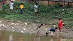 Bermain di Bibir Kali, Bahaya Mengintai Anak
