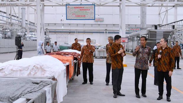 Jokowi: Orang RI Suka Barang Impor, Harusnya Cintai Produk Dalam Negeri