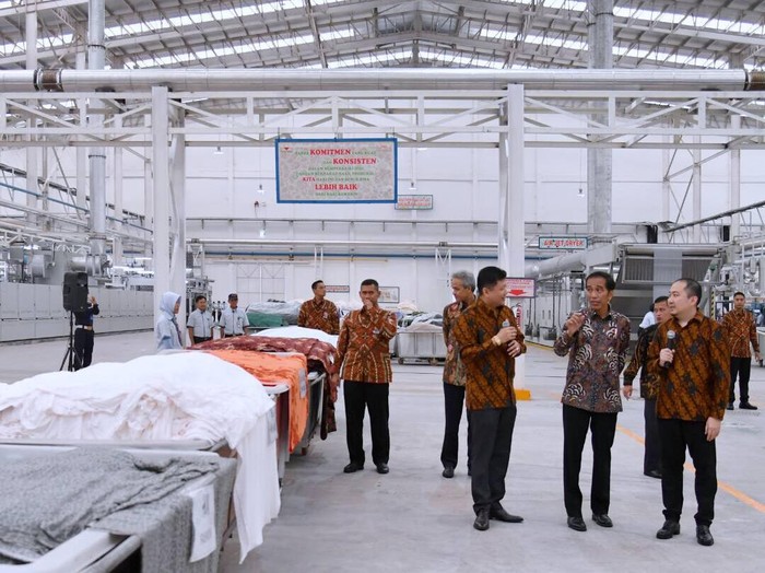 Presiden Jokowi di Pabrik Sritex
