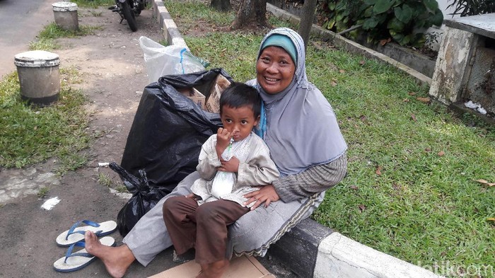 Kisah Kartini Kernet Kopaja dan Pemulung Berjuang demi Keluarga