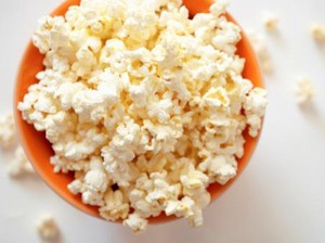 Mengapa Popcorn di Bioskop Lebih Enak daripada Buatan Sendiri?