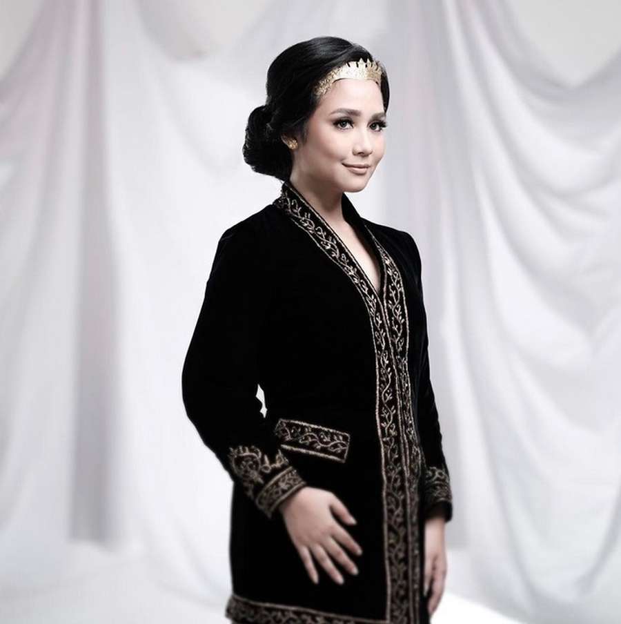 Ini Gaya Gita Gutawa Hingga Sarwendah Dengan Kebaya