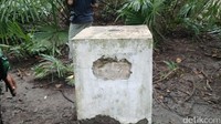 Ini patok tapal batas RI-Republik Demokratik Timor Leste (RDTL) yang pelat logamnya telah dicuri, di Atambua, Belu, tahun 2017. (Danu Damarjati/detikcom)
