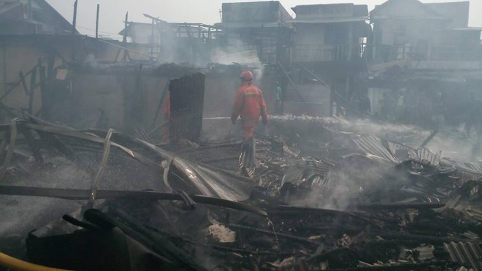 Kebakaran di Penjaringan, 13 Mobil Damkar Diterjunkan