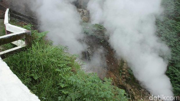 Kawah ini lekat dengan kisah Gatotkaca (Randy/detikTravel)
