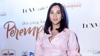 Mantan penyanyi cilik ini juga ikut andil dalam Project Dia yang Kau Panggil Perempuan Clothing line milik Luna Maya. Pool/Noel/detikFoto.