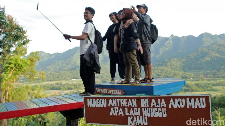 Foto: Spot foto kekinian di Punthuk Setumbu (Randy/detikTravel) Foto: Spot foto kekinian di Punthuk Setumbu (Randy/detikTravel)