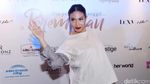 Hamil Tua, Ayu Dewi Tetap Lincah