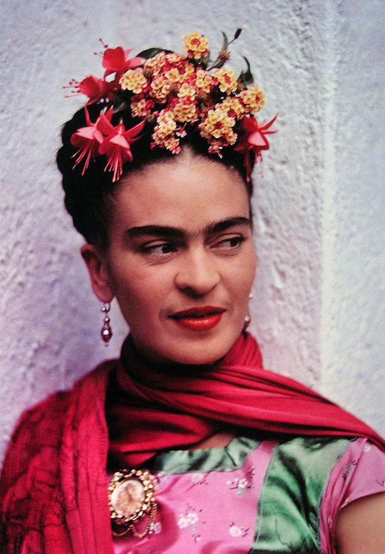 Rahasia di Balik Gaya Nyentrik Pelukis Frida Kahlo Rahasia di Balik Gaya Nyentrik Pelukis Frida Kahlo