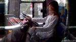 Pramudi Bus Tingkat Berkebaya dan Berkain Jarik