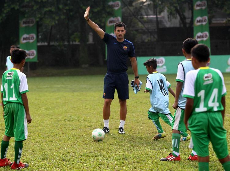 Pelatih FCB Escola Latih 16 Pemain Milo Football Championship
