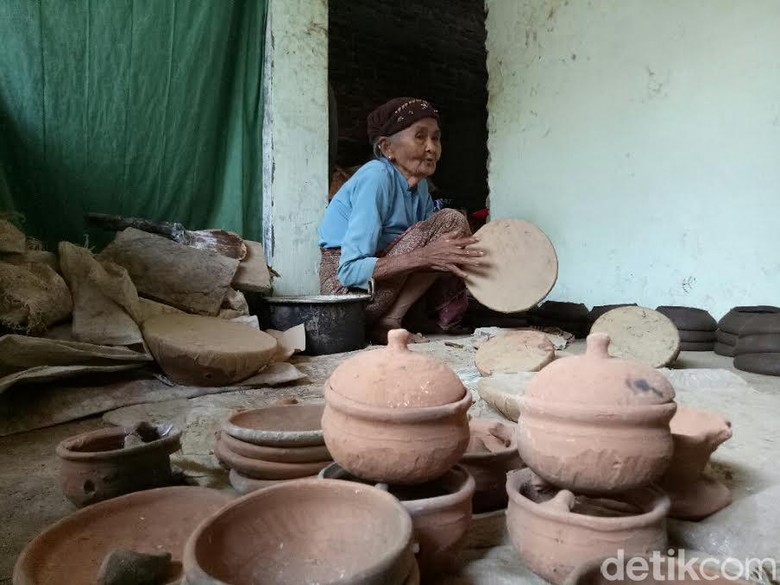 Mbah Boni, Kartini Banyuwangi yang Dikenal Tak Pernah Menyerah Mbah Boni, Kartini Banyuwangi yang Dikenal Tak Pernah Menyerah