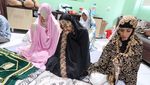 Suasana Saat Keluarga Gelar Pengajian di Kamar Julia Perez