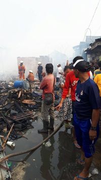Warga melihat rumah mereka rata dengan tanah